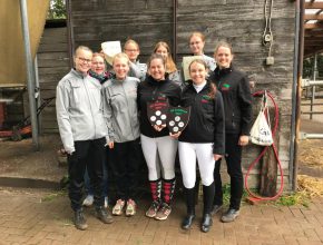 Gruppenfoto der Vierkampf-Teams